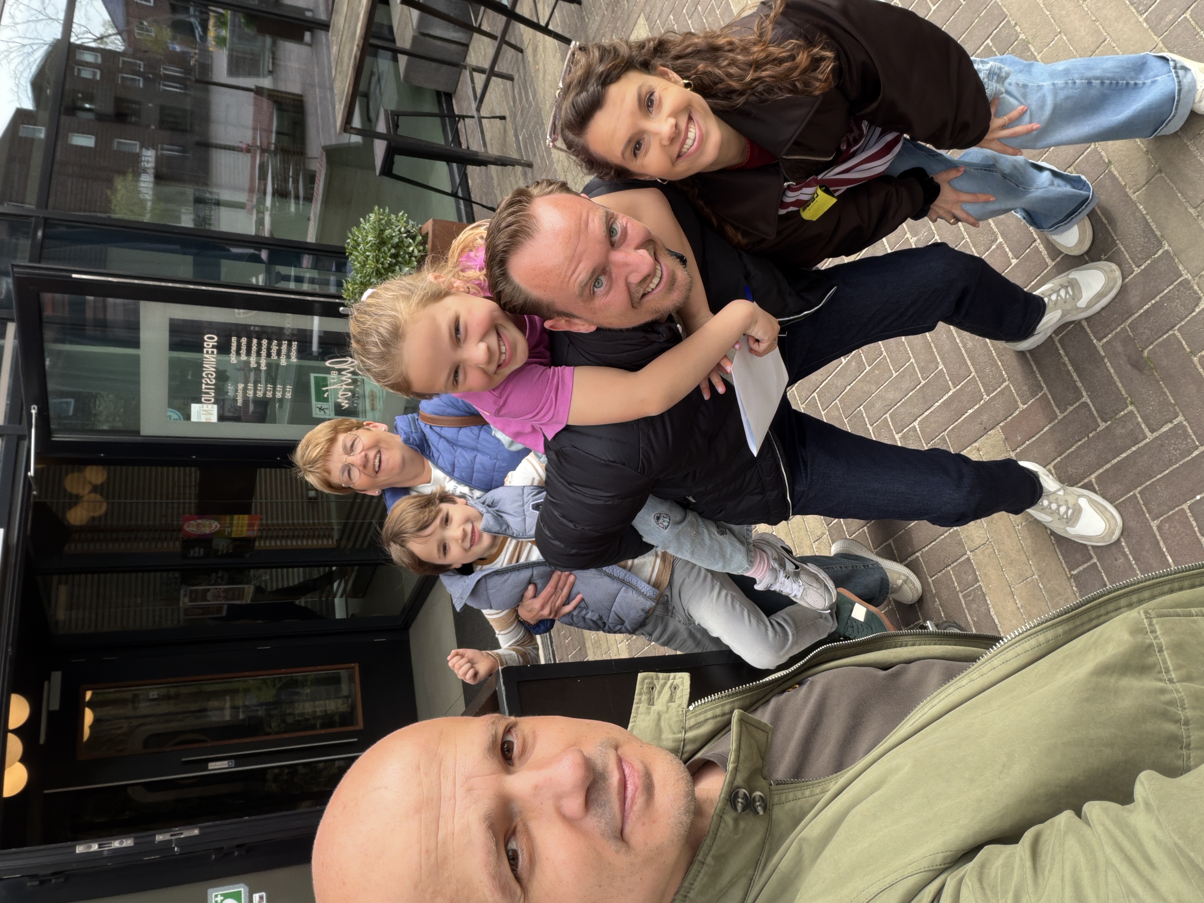 Selfie van Team Mieke bij Bij Anton