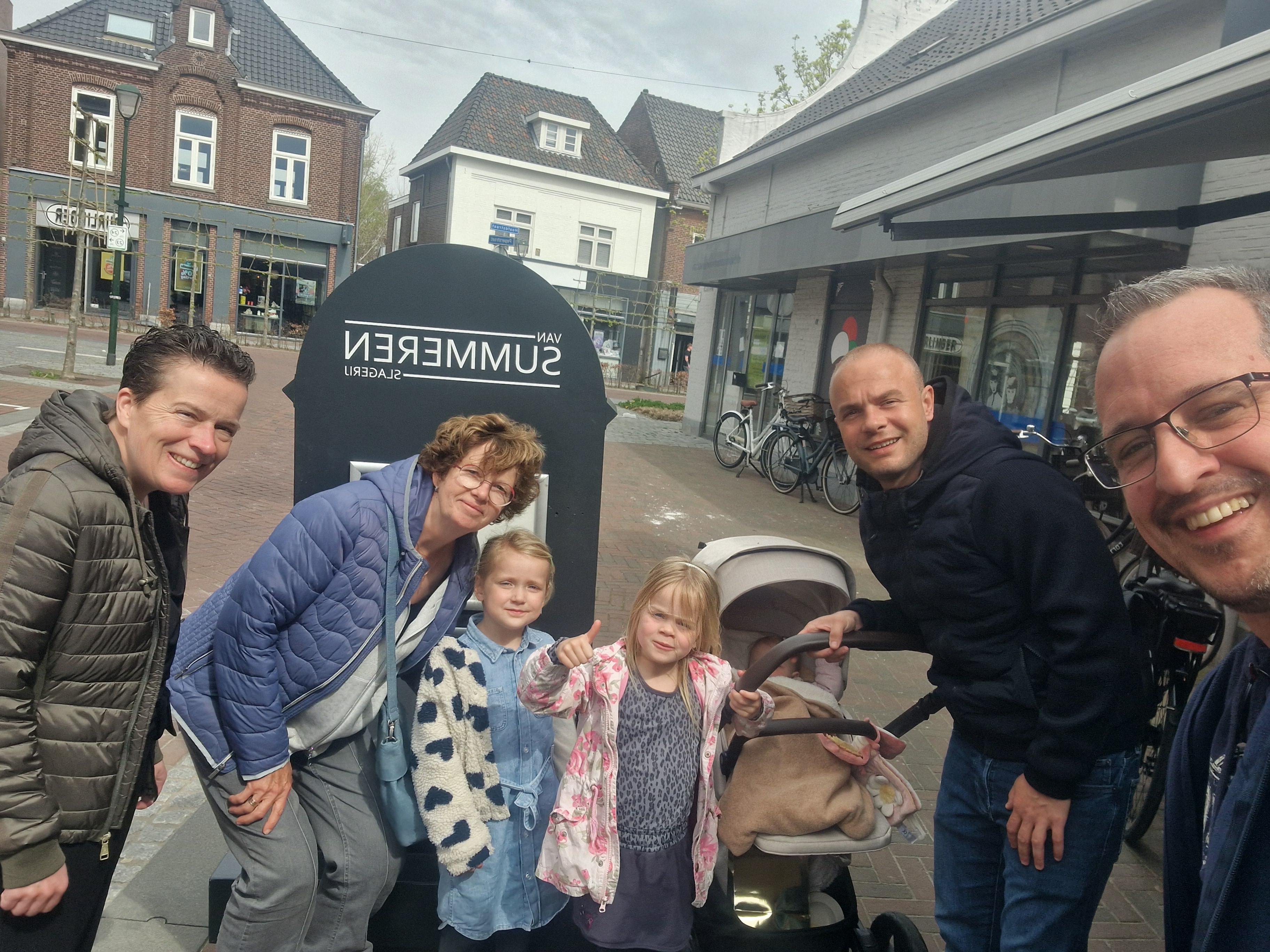 Selfie van Team Roos bij Compupower
