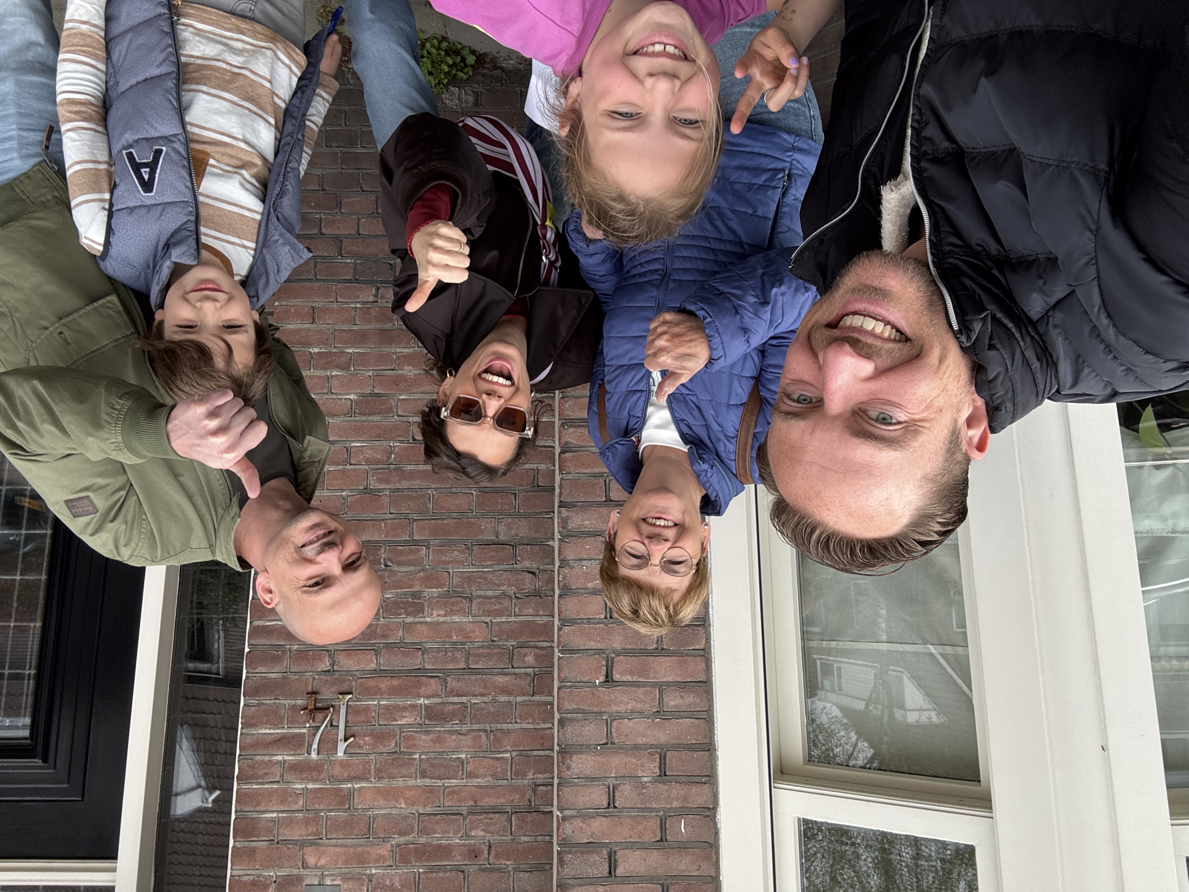 Selfie van Team Mieke bij Doctor van Beurdenstraat 14