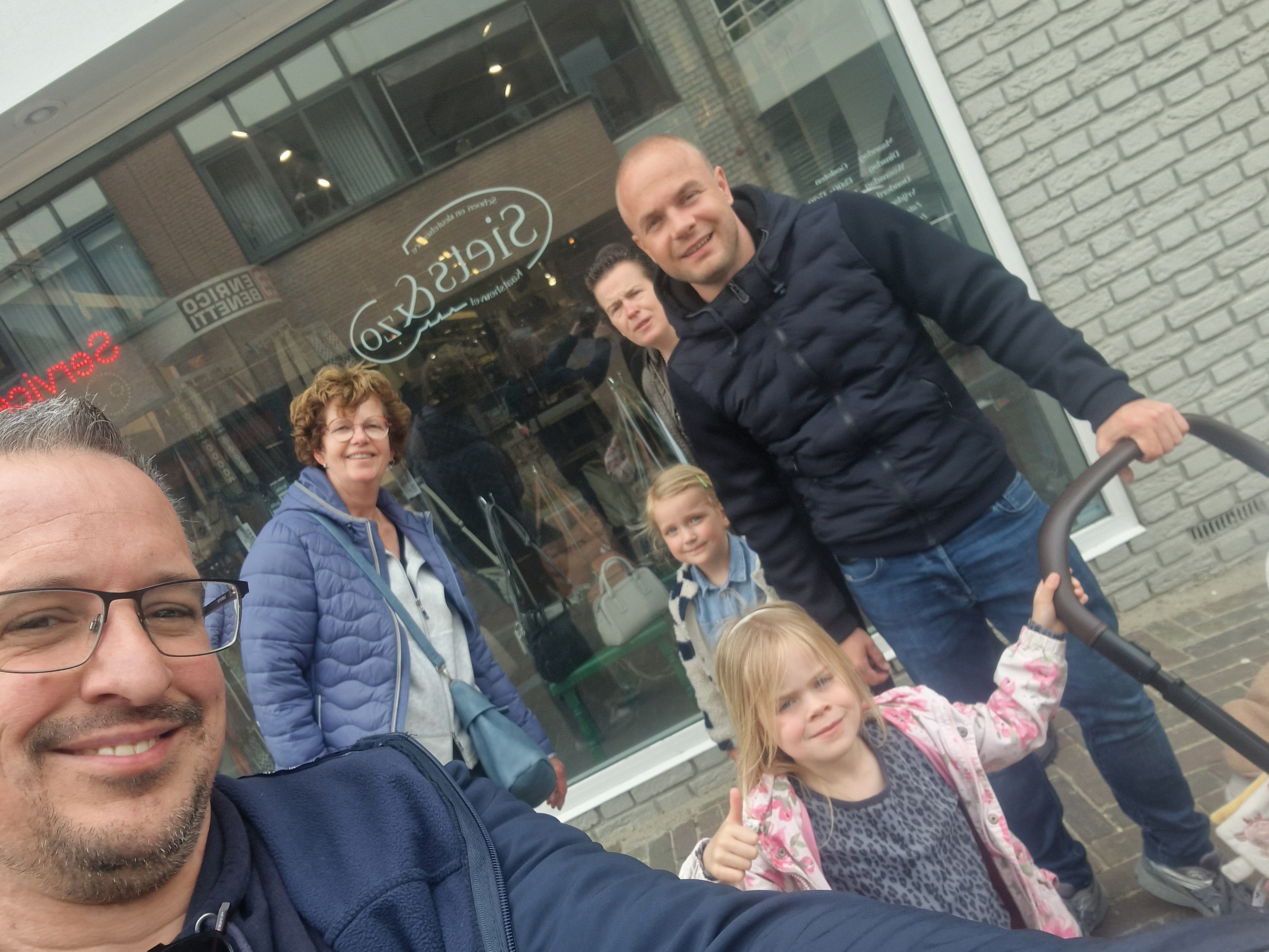 Selfie van Team Roos bij Hoofdstraat 52