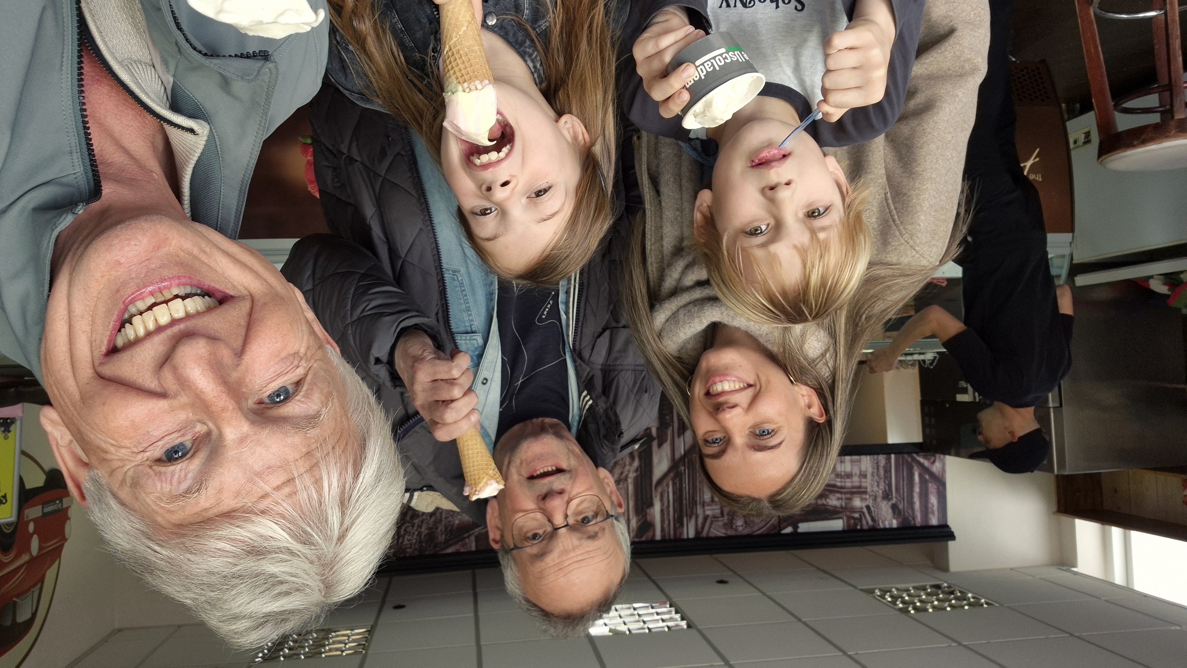 Selfie van Team Nico bij IJscolademan
