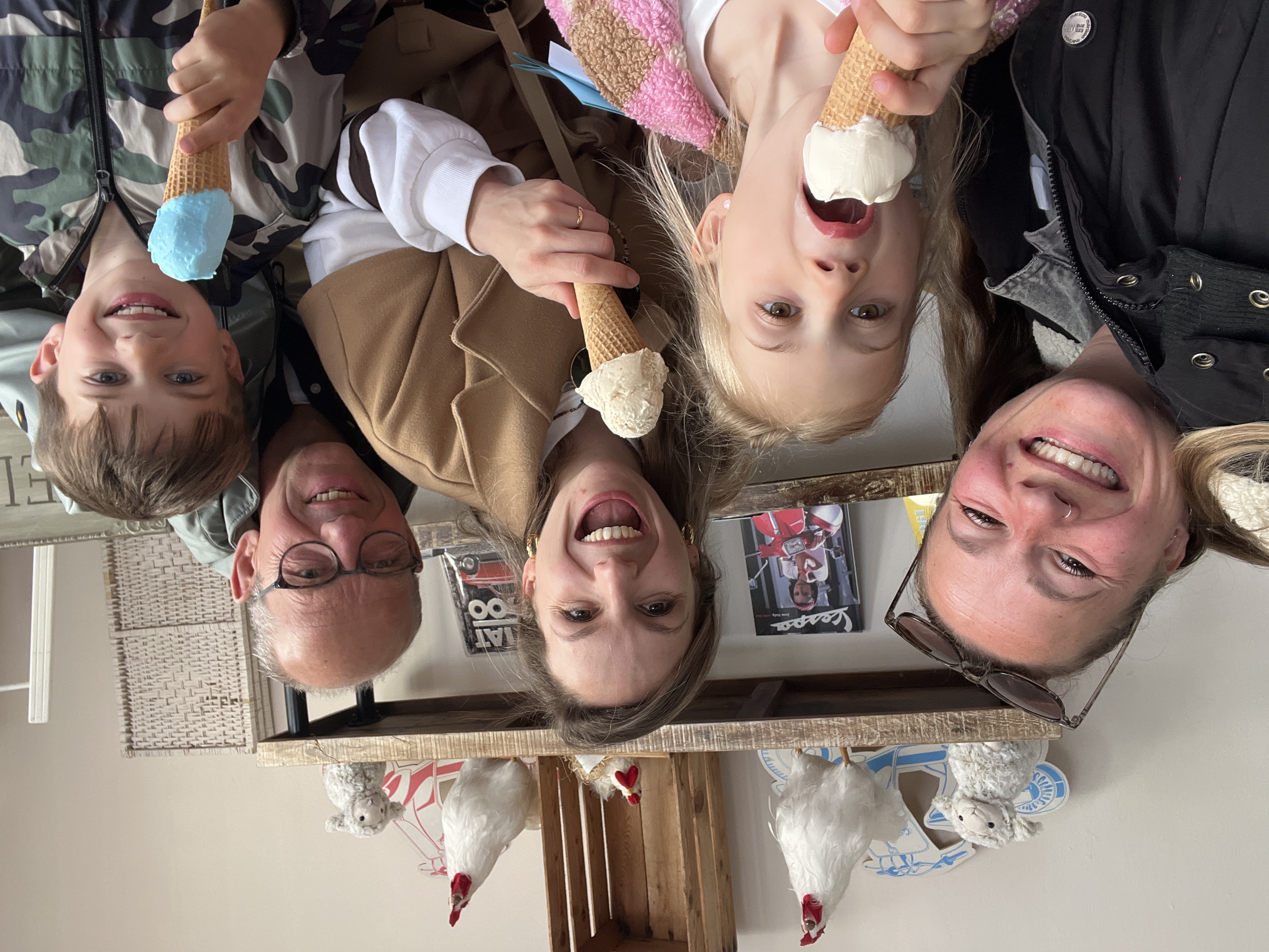Selfie van Team Piet bij IJscolademan