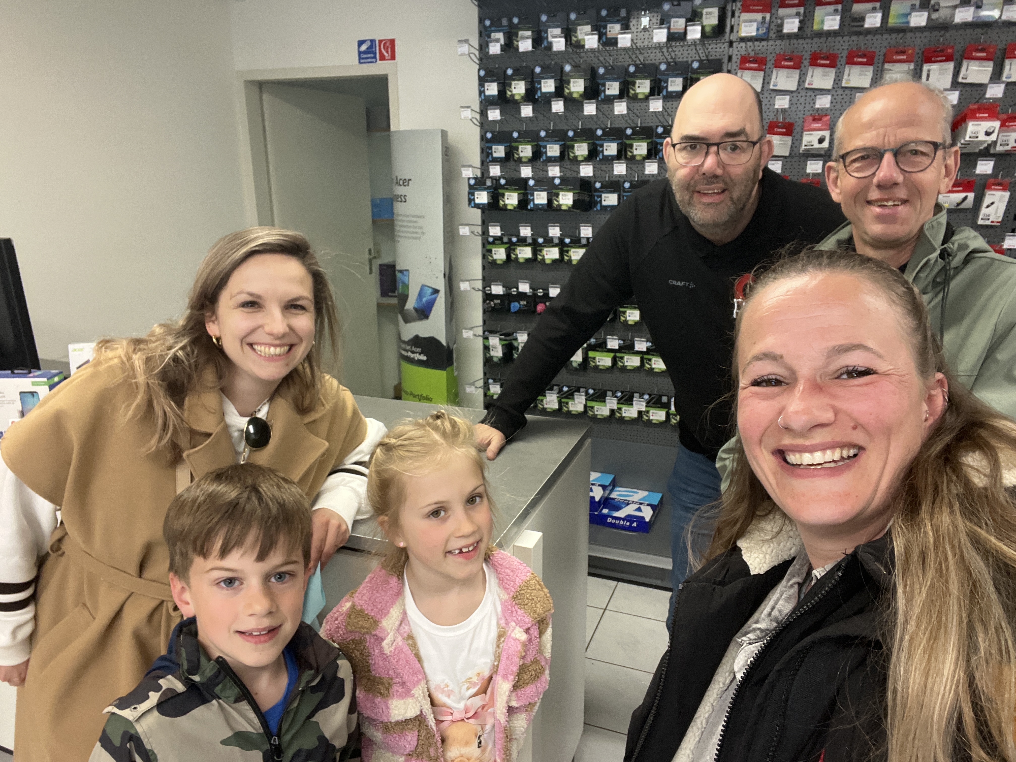 Selfie van Team Piet bij Slagerij van Summeren
